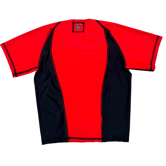 RESIST - BODY SCULPT SWIM // SPORT RASH GUARD - SHORT SLEEVE - REVENGE RED/BLACK